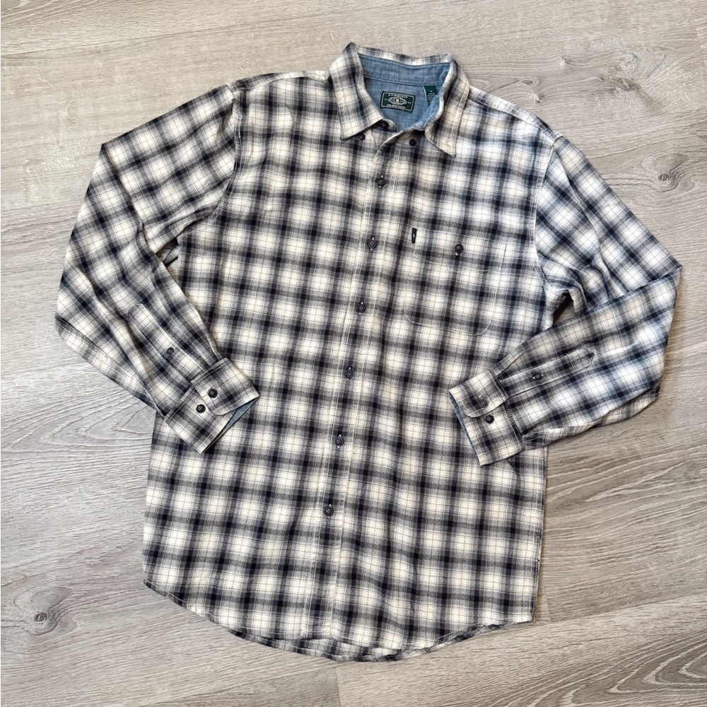 •G.H BASS & CO• BUTTON UP